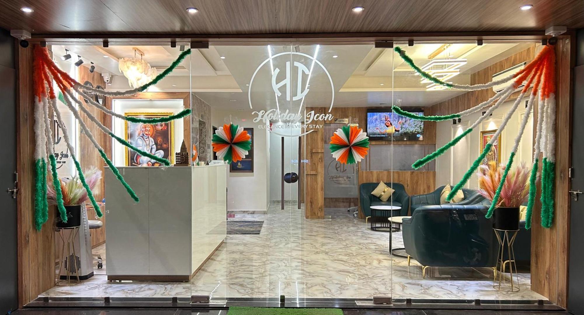 Hotel Holiday Icon Dwarka  Exterior photo