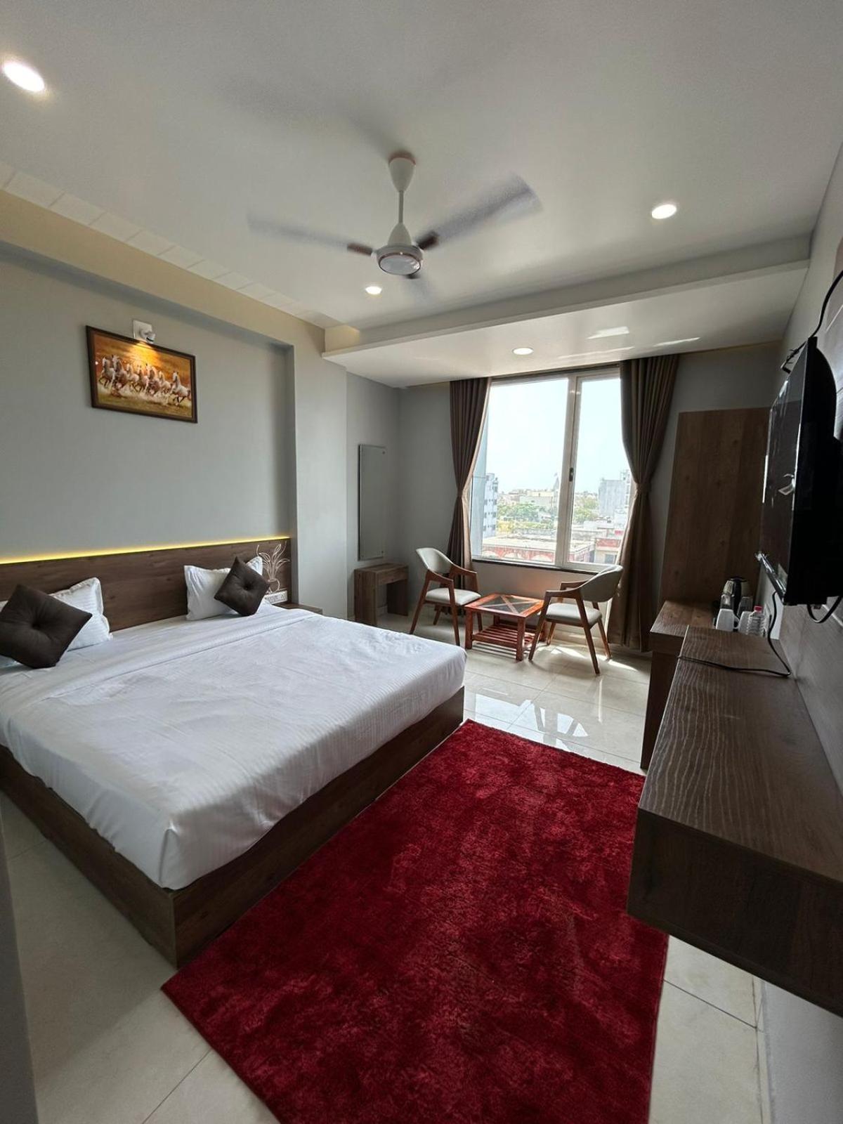 Hotel Holiday Icon Dwarka  Exterior photo