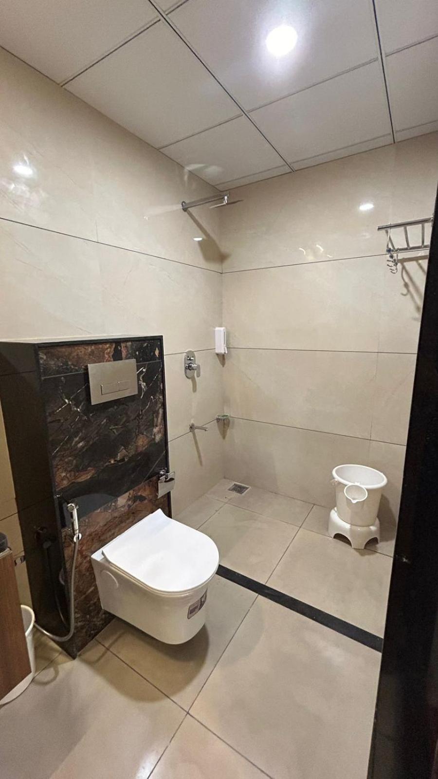 Hotel Holiday Icon Dwarka  Exterior photo